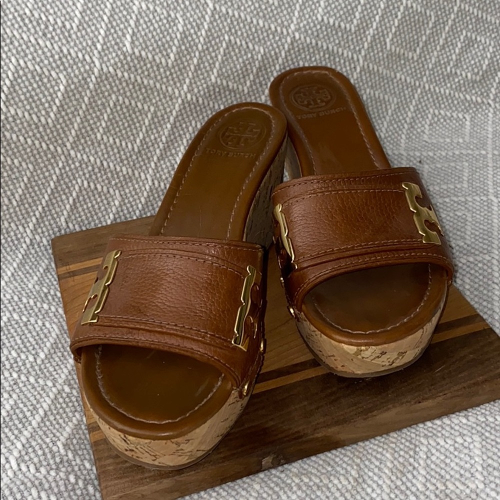 Camel leather & gold Tory Burch Wedges
